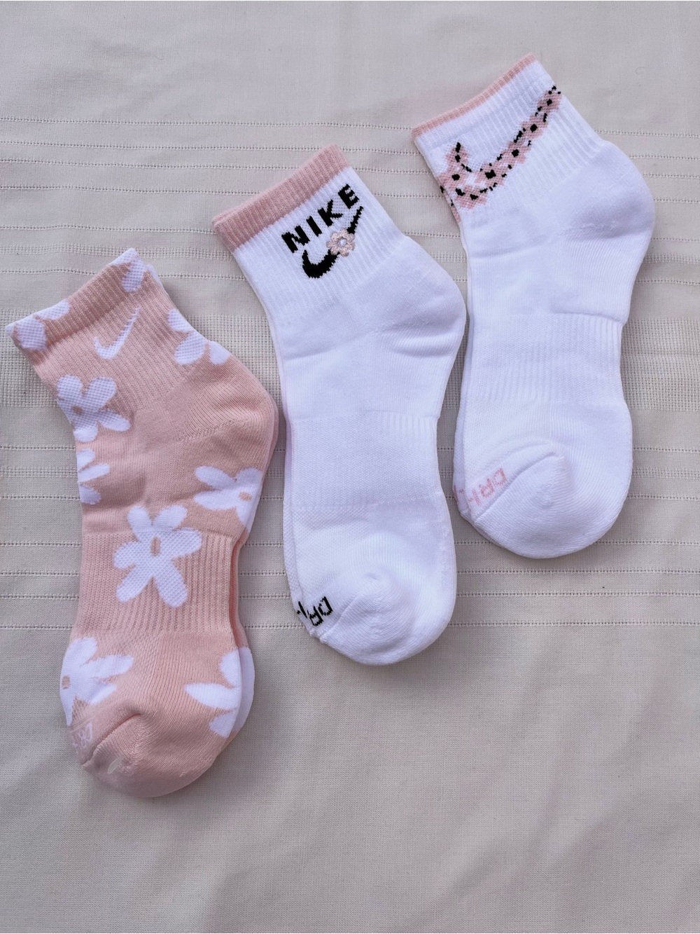 Nike DriFit White & Pink Ankle Socks - 3-Pack - Picture 2 of 14